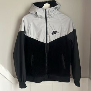 Youth Nike Sherpa Windrunner Jacket Black / White XL